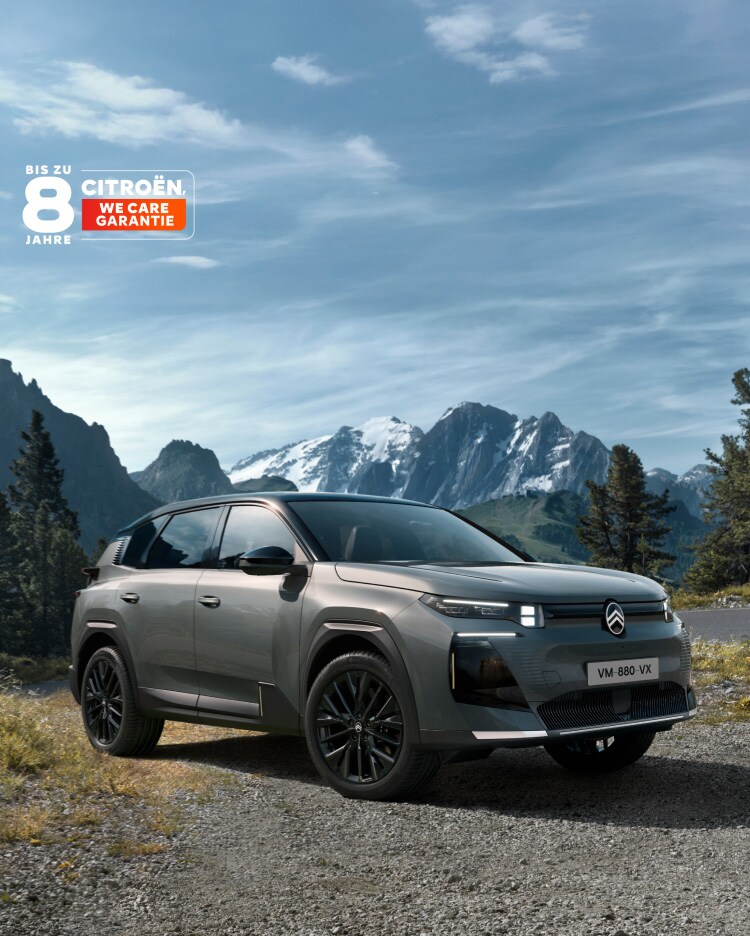Dreiviertel-Frontansicht Platinium Grau ë-C5 Aircross zeigt geräumigen elektrischen Komfort, Technologie und selbstbewusstes Design